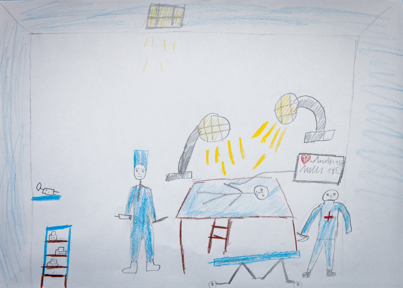 Мальчик с тяжелой болезнью принял участие в настоящей операции на сердце в Киеве (видео, фото)